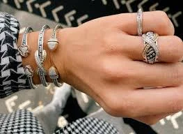 Stacking similar metals is better than mix matching different metal for a classy look